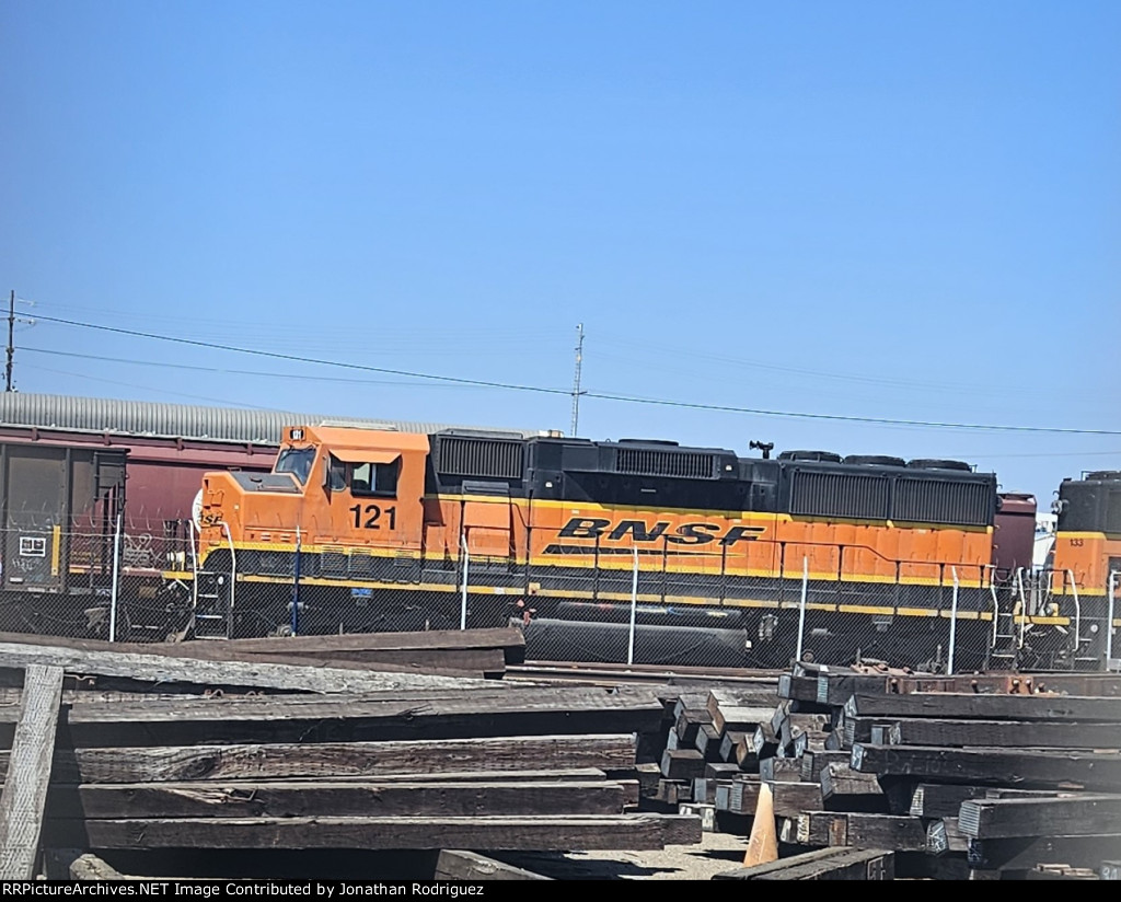 BNSF 121